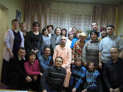 инициированные ученики Шрилы Б.С. Говинды Махараджа, представляющие два центра ведической культуры «Радхика» и «Ниргуна» в г. Хабаровске