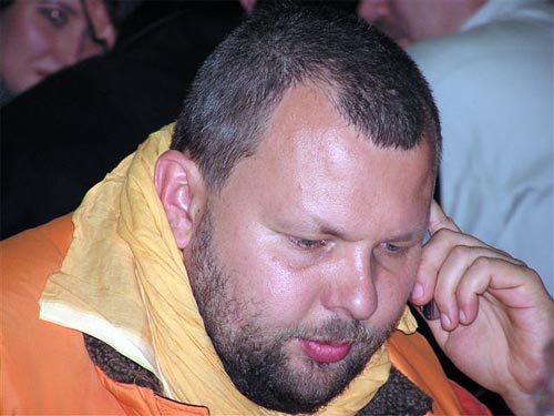 Сразу по приезду, Махарадж снова погружен в решение дел Миссии Гурудева 