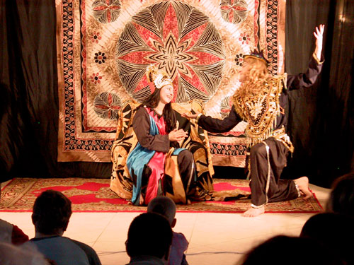 «Madhura» vaisnava theatre presented a premiere: «The Fool and The King»