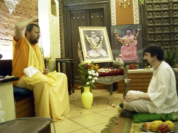 Later the same day, Sripad Avadhut Maharaj on behalf of Srila Govinda Maharaj, gave a harinama initiation to Alexey, who is known from now as Amalatma Prabhu. He already doing some appreciated service to vaisnavas — supporting his website www.vaishnav.ru where books on vaisnavism are ditrubuted, including books by Shrila Shridhar Maharaj