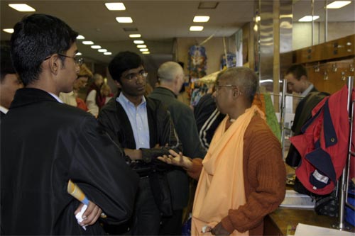 Sripad Bhagavat Maharaj preaching to Indian guests in their native language.