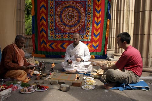 Sripad Bhagavat Maharaj was doing fire yajna with Krishna Bhakta Prabhu, Nitay Chand Prabhu and Swarup Prabhu helping.