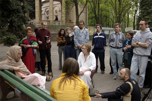 Devotees were eager for association with Sripad Goswami Maharaj and so even his interview to one local journalist became another improvised class.