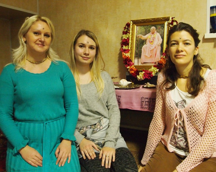 22. Акхила Шакти Деви Даси, Ананда Рупини Деви Даси, Гунали Деви Даси