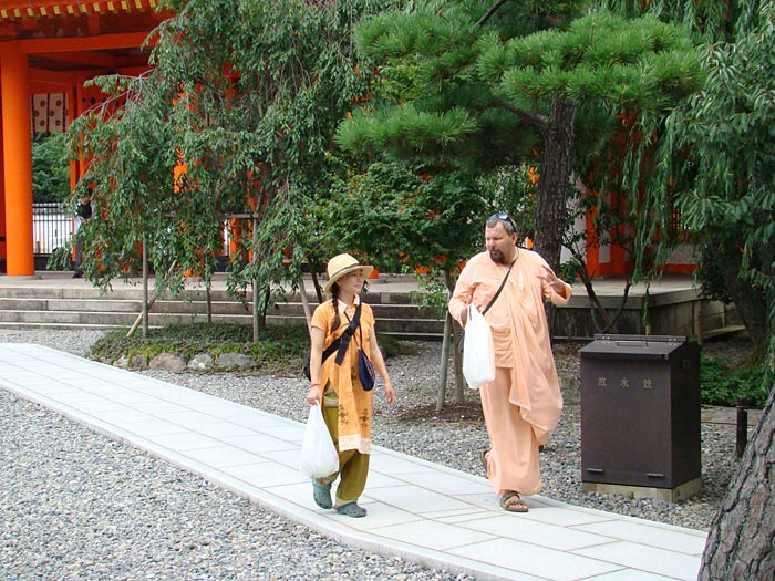 07 in-the-temple-garden