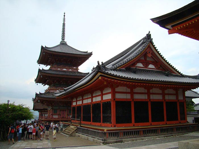 08 Kiyomisudera-Temple-in-Kyoto-famous-for-its-holy-water-natural-spring-belived-to-be-a-cure-from-all-kinds-of-diseases.-temple-w