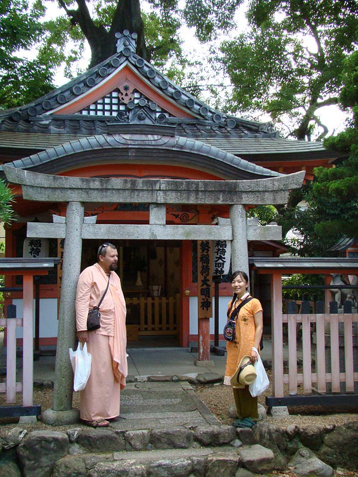 17 Small-Good-Fortune-shrine-near-to-the-main-temple-buiding