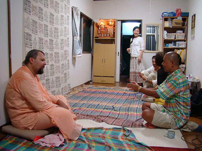 19 Preaching--with-Avadhut-Mj.-and-ISCKON-leader-from-Osaka-Satsvarupa-Prabhu