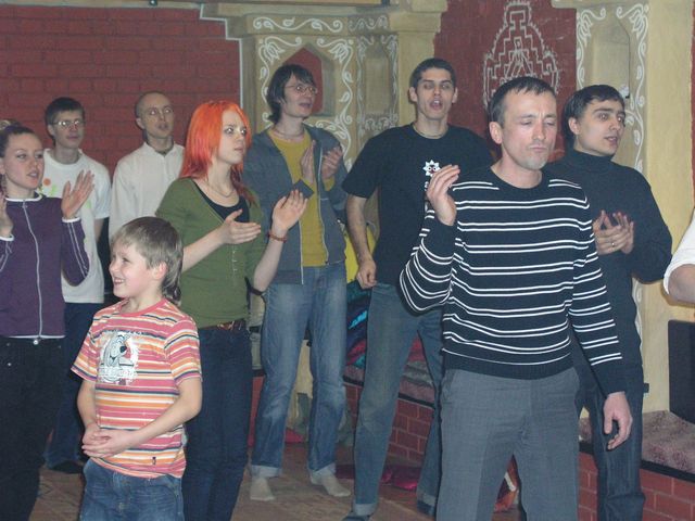 15 Энтузиазм преданных вдохновил всех пришедших