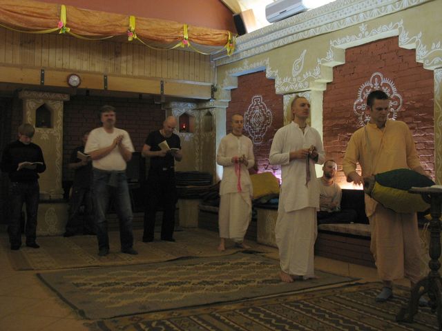 07 Шри Шри Гирирадж-Говардхан Арати