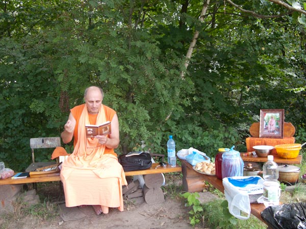 100801_Madhav_Maharaj-01