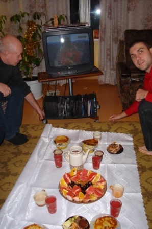=?KOI8-R?B?59XS1SDTIM7Bzckg2sEg0NLB2sTOyd7O2c0g0NLB08HEz80uSlBH?=