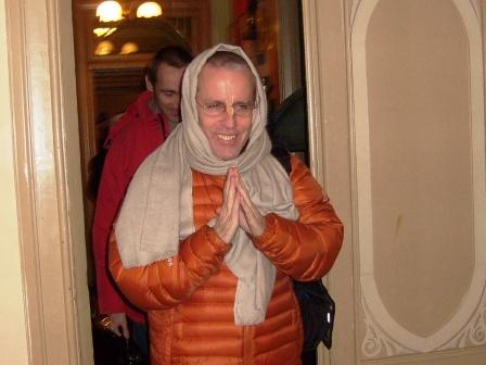 Госвами Махарадж приехал в Литературный Музей.JPG