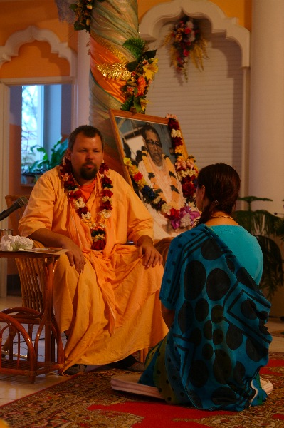 080223-AvadhutMj-init-ShyamaRani-30-s