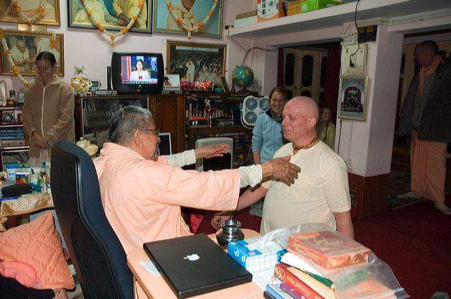 Ramai and Gurudev 2.jpg