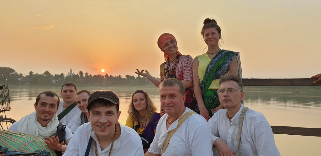 20190318_50_Закат, лодка, Навадвипа.jpg